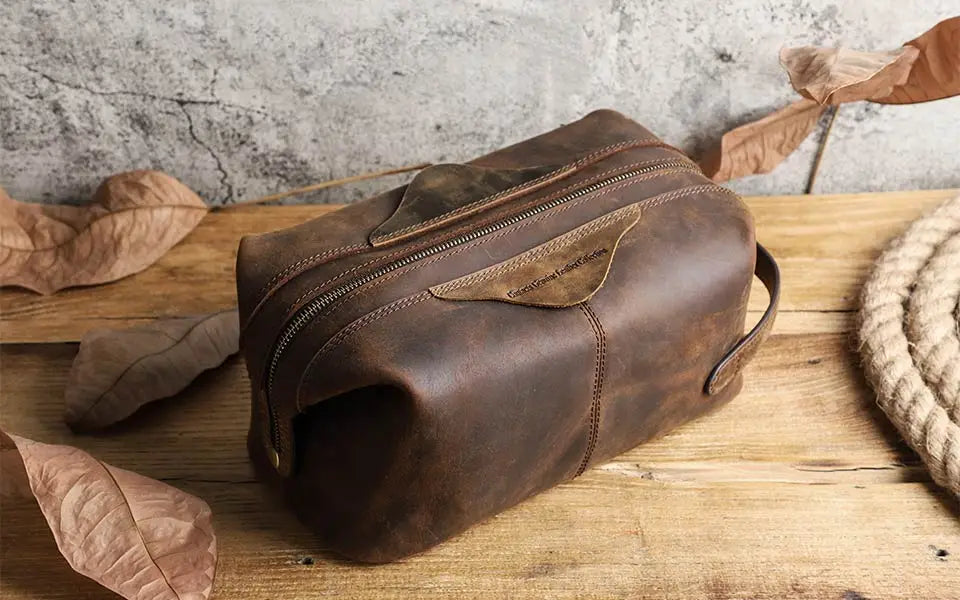 Luxury leather Necessaire