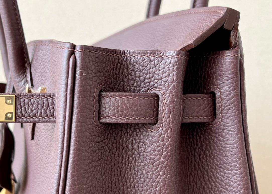 showing strap detailing of Th a Hermes TOGO Calfskin BK25 Handbag